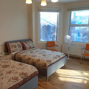 Appartement Luxury Spacious 2 Bedroom 4 Mins From Ilford Stn. Free Parking, Londres