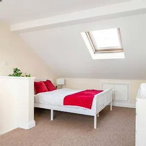  Holiday home 2 Bed Terraced House With Loft In Stratford