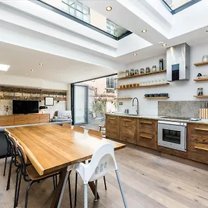  Holiday home Stunning 3bd Flat Shoreditch With Hidden Garden