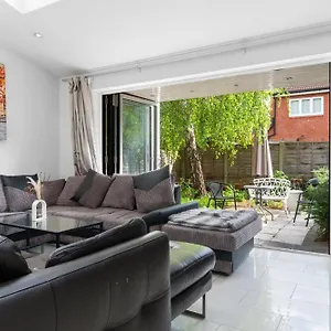  Holiday home Shard View 3 Bed Entire